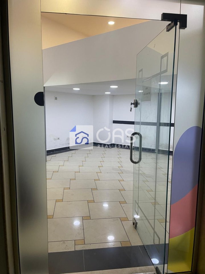 Shop for rent in the Center at the Gallery