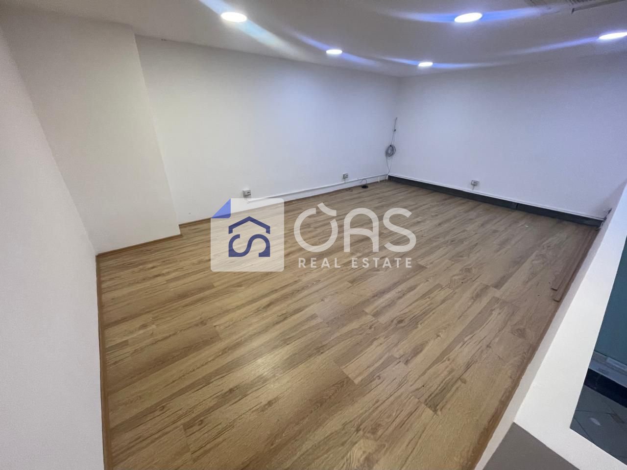 Shop for rent in the Center at the Gallery