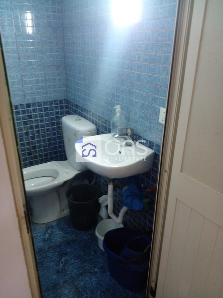 Shop for rent in the Center at the Gallery