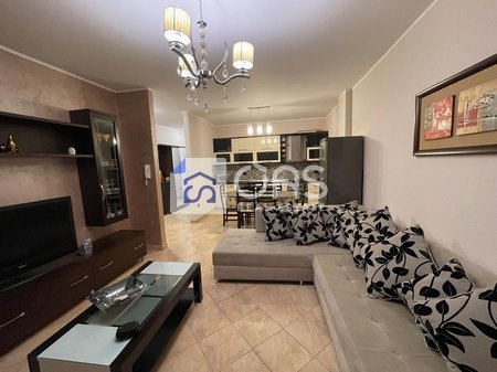 Jepet apartament me qera 2+1 ne Xhamllik