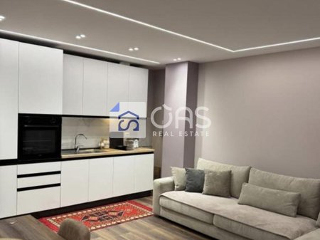 Jepet me qera apartament 1+1 te  Stacioni Trenit