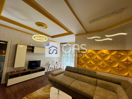 Shitet apartament 2+1 tek Liqeni i thate