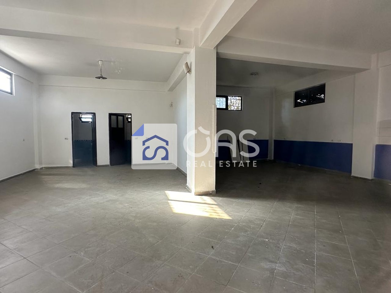 Ambiente su due piani in affitto a Laprak