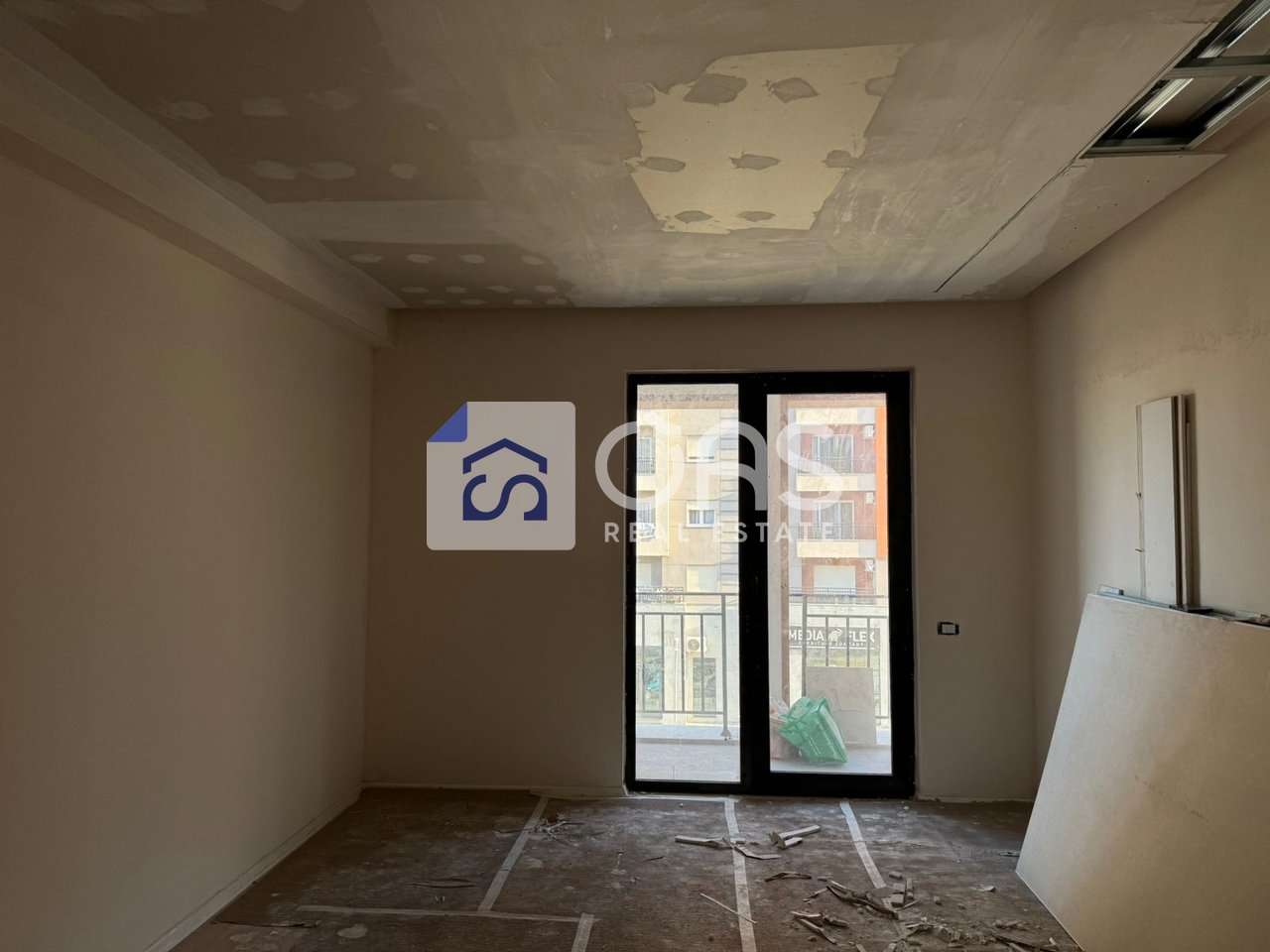 Jepet me qera apartament 1+1+Parkim tek Urban Gate ne Astir.