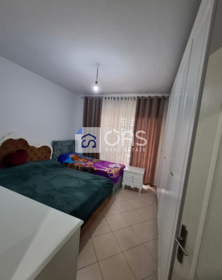 Shitet apartament 1+1 ne Kamez