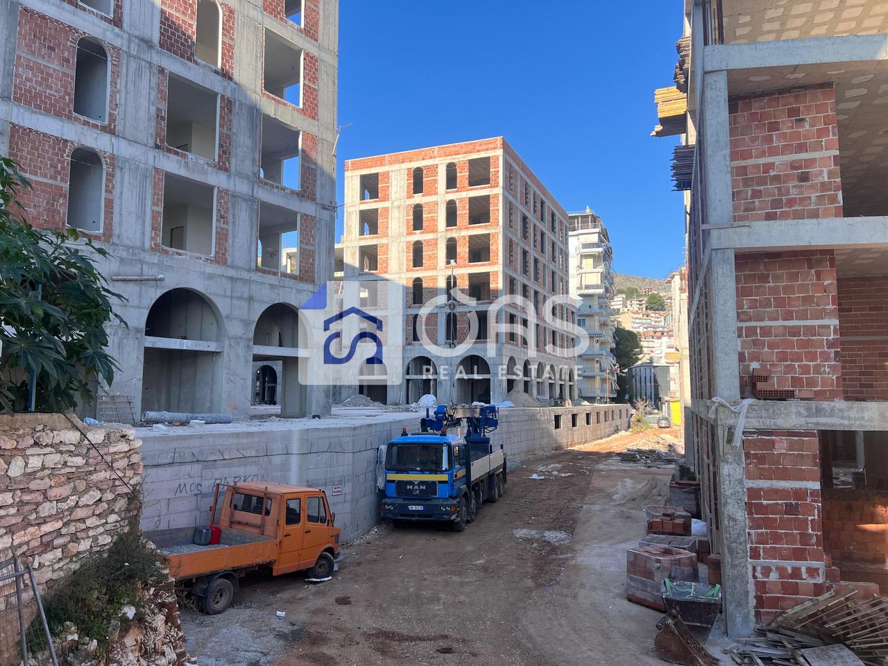 Shitet apartament 2+1 ne Sarande.