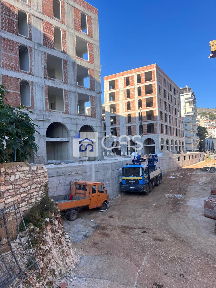 Shitet apartament 2+1 ne Sarande.