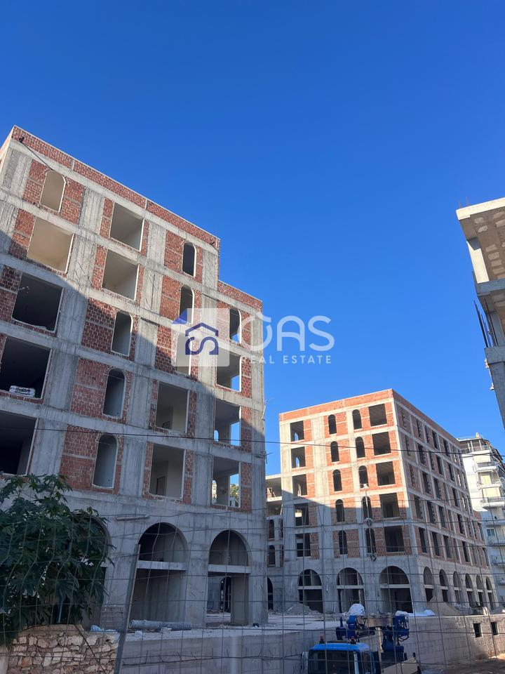 Shitet apartament 2+1 ne Sarande.