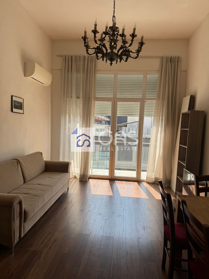 Jepet me qera apartament 2+1 te  Zogu I Zi