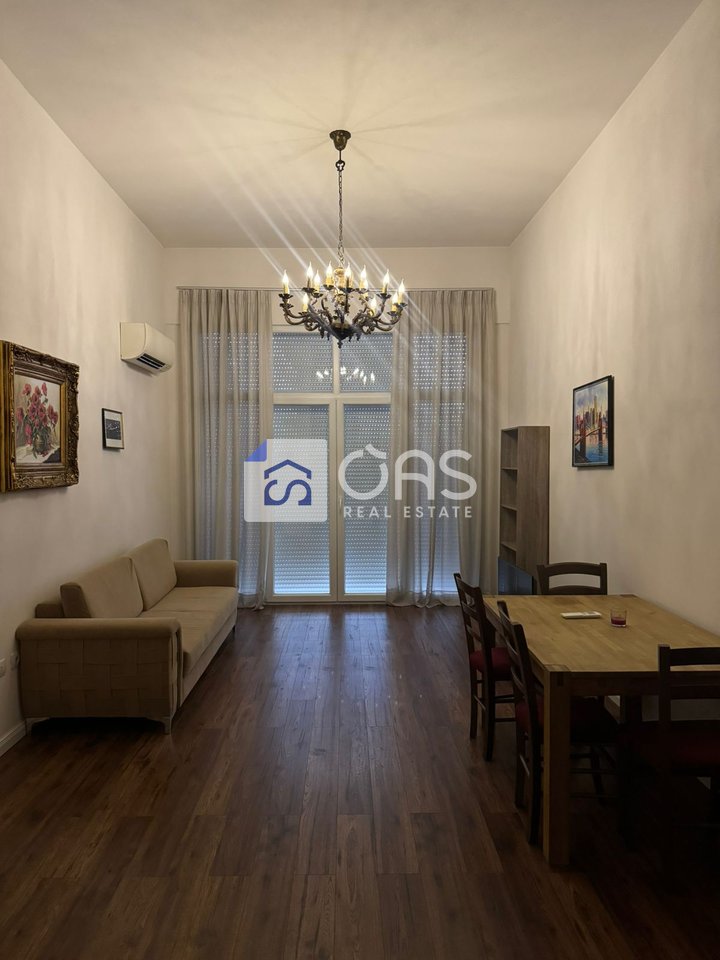 Jepet me qera apartament 2+1 te  Zogu I Zi