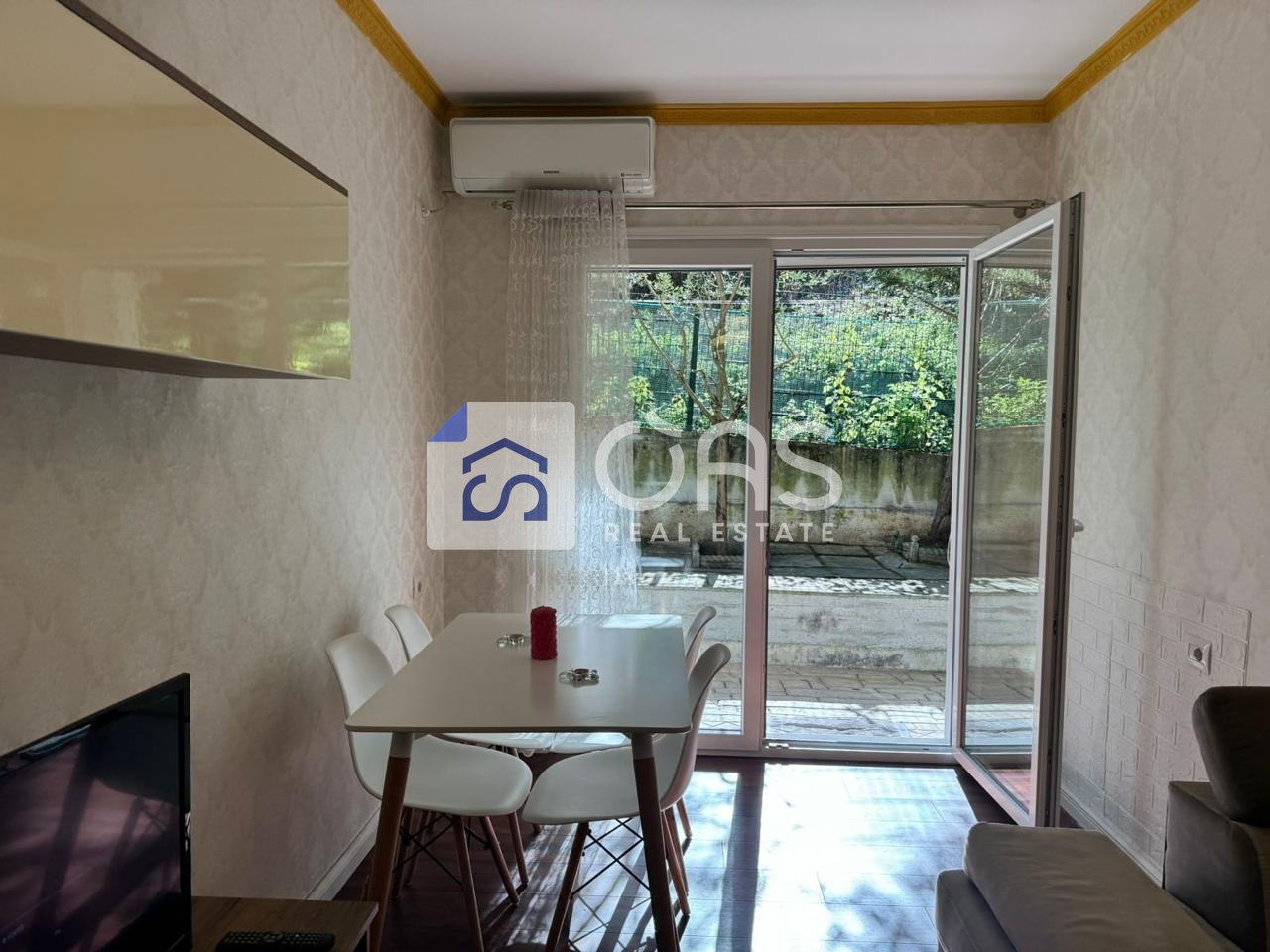 Shitet apartament 2+1 tek Liqeni i thate