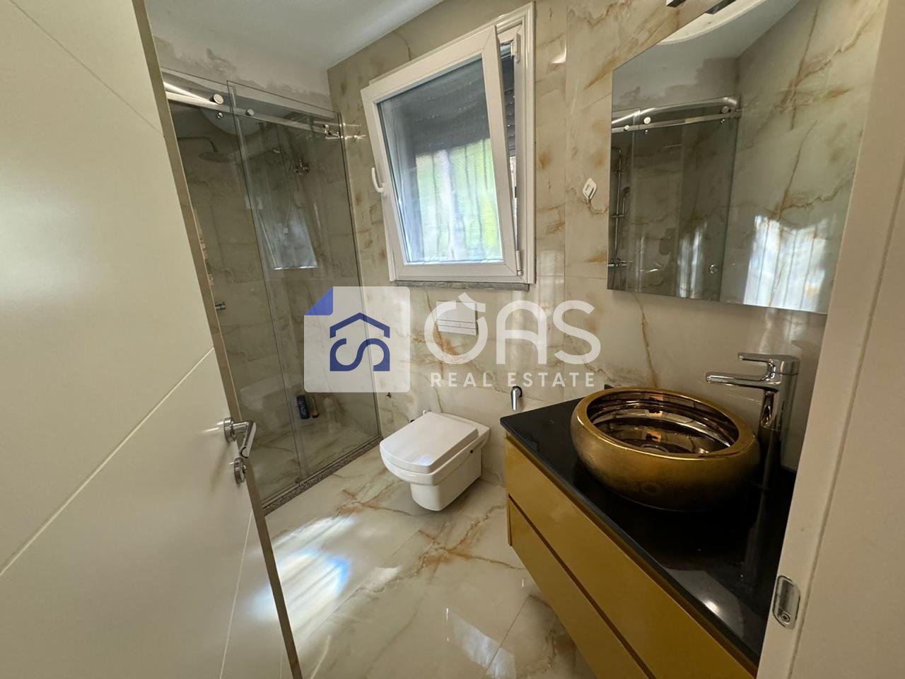 Shitet apartament 2+1 tek Liqeni i thate