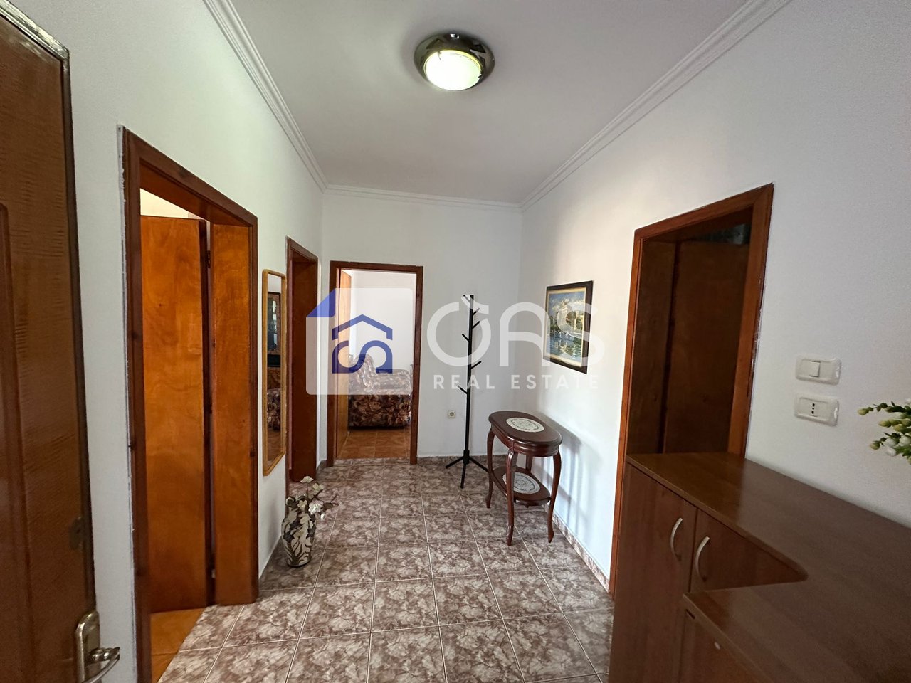 Jepet me qera  apartament 2+1  pazari i ri