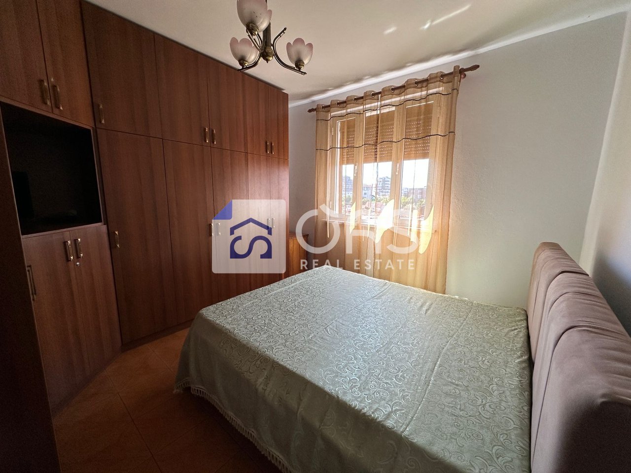 Jepet me qera  apartament 2+1  pazari i ri