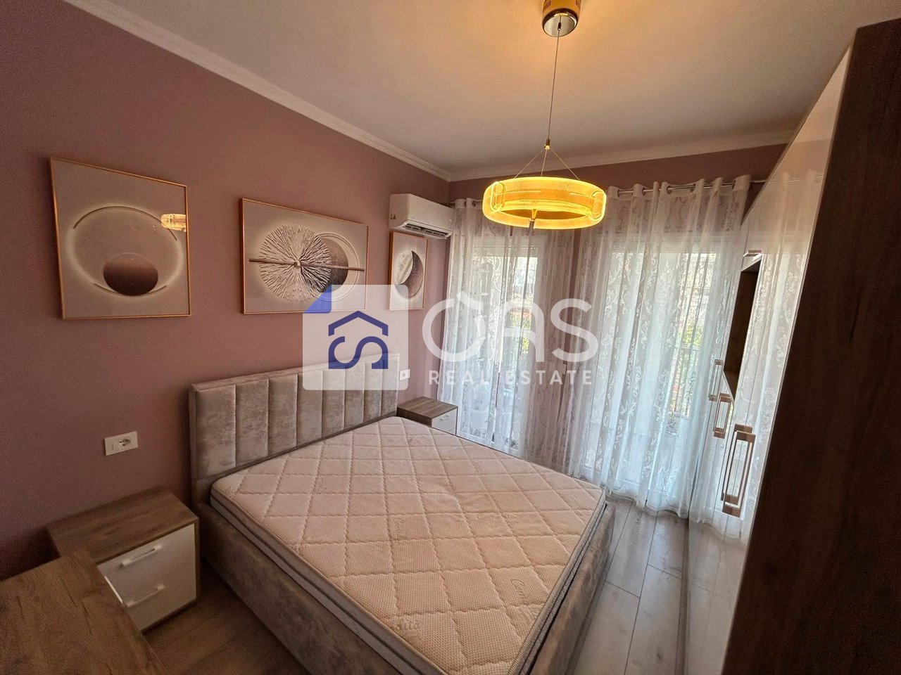 Jepet apartament me qera 2+1 Tek Stacion Trenit