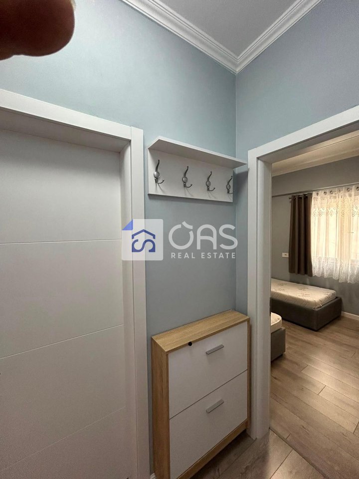 Jepet apartament me qera 2+1 Tek Stacion Trenit