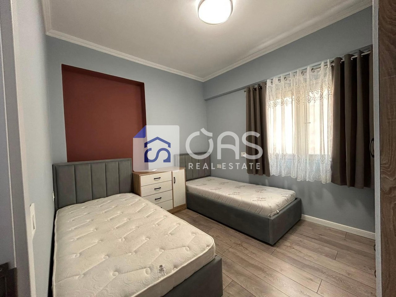 Jepet apartament me qera 2+1 Tek Stacion Trenit