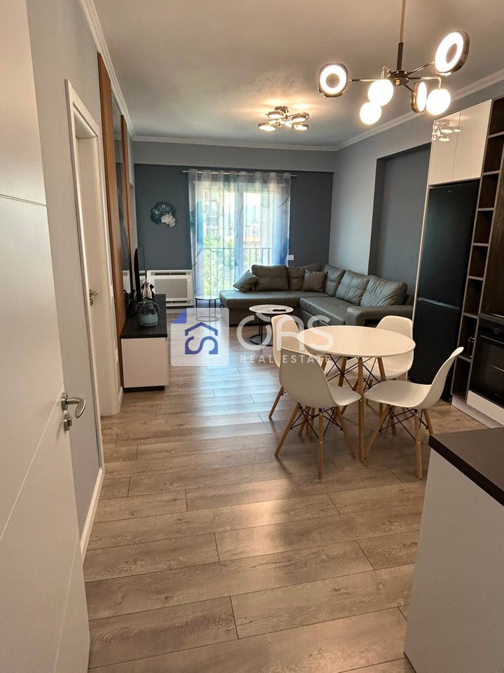 Jepet me qera apartament 2+1 te Rruga e Barikadave.