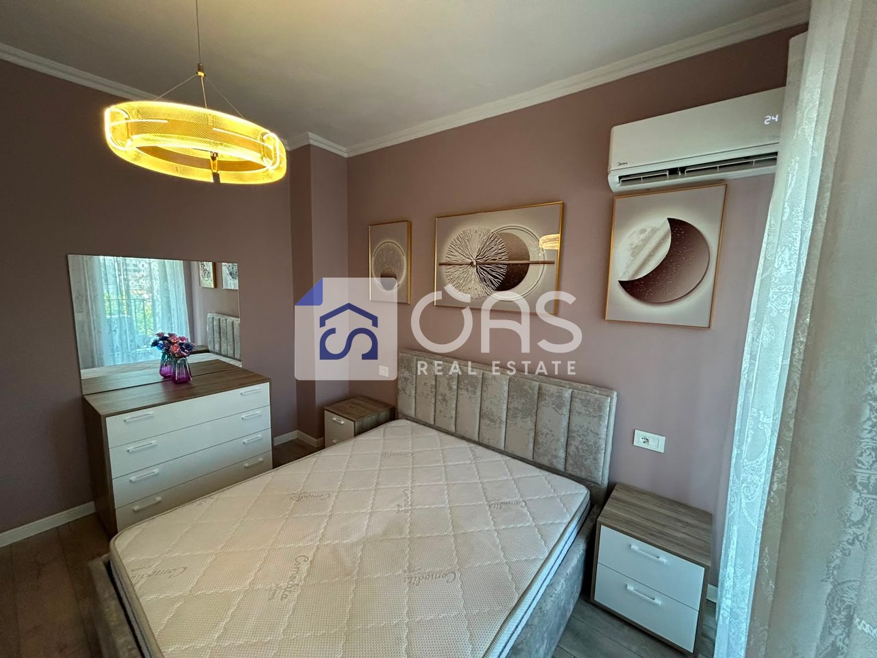 Jepet me qera apartament 2+1 te Rruga e Barikadave.