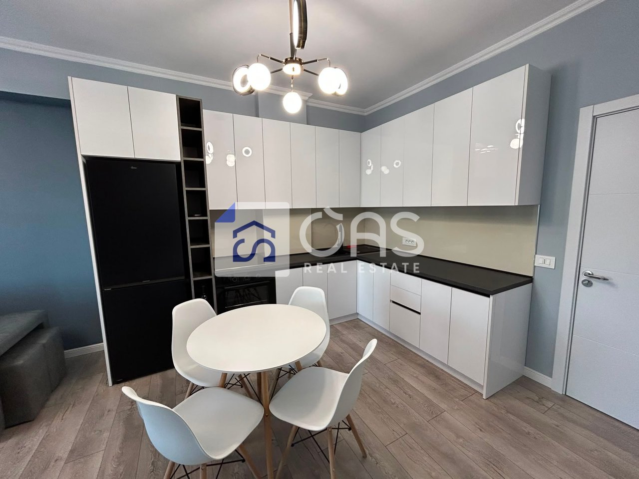 Jepet me qera apartament 2+1 te Rruga e Barikadave.
