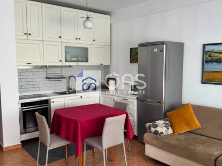 Jepet apartament me qera 1+1 Komuna Parisit