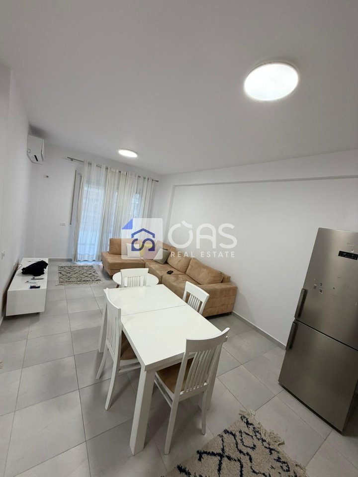 jepet me qira Apartament  2+1  Te Pallati me shigjeta