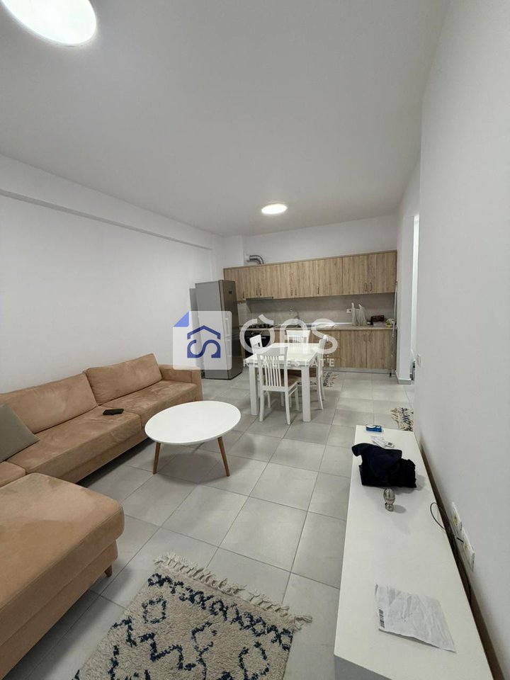 jepet me qira Apartament  2+1  Te Pallati me shigjeta