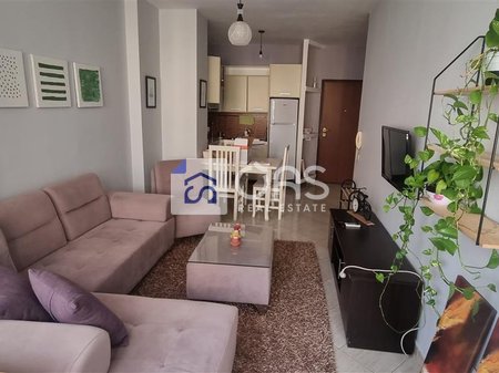 Jepet apartament me qera 1+1 te Rruga 4 Deshmoret