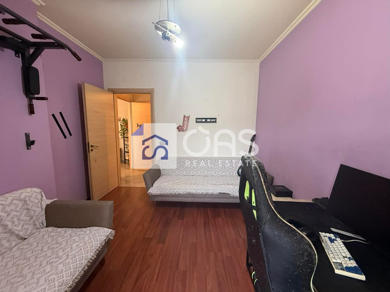 Shitet apartament 2+1 rruga dibres