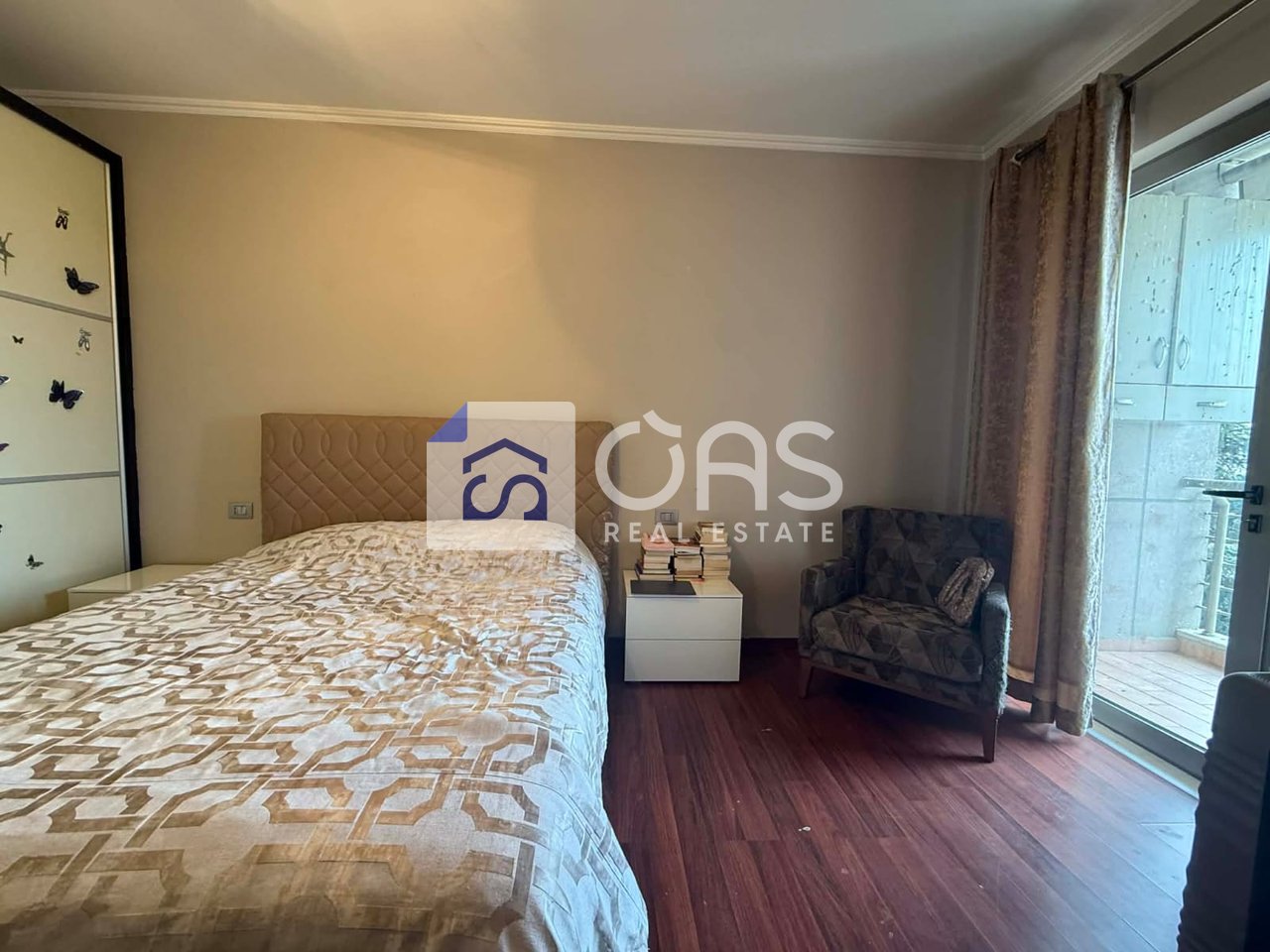 Shitet apartament 2+1 rruga dibres