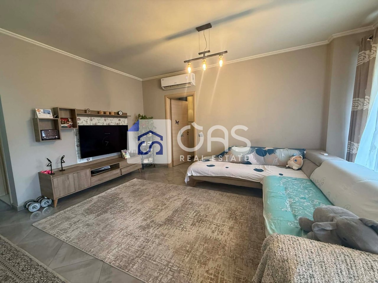 Shitet apartament 2+1 rruga dibres