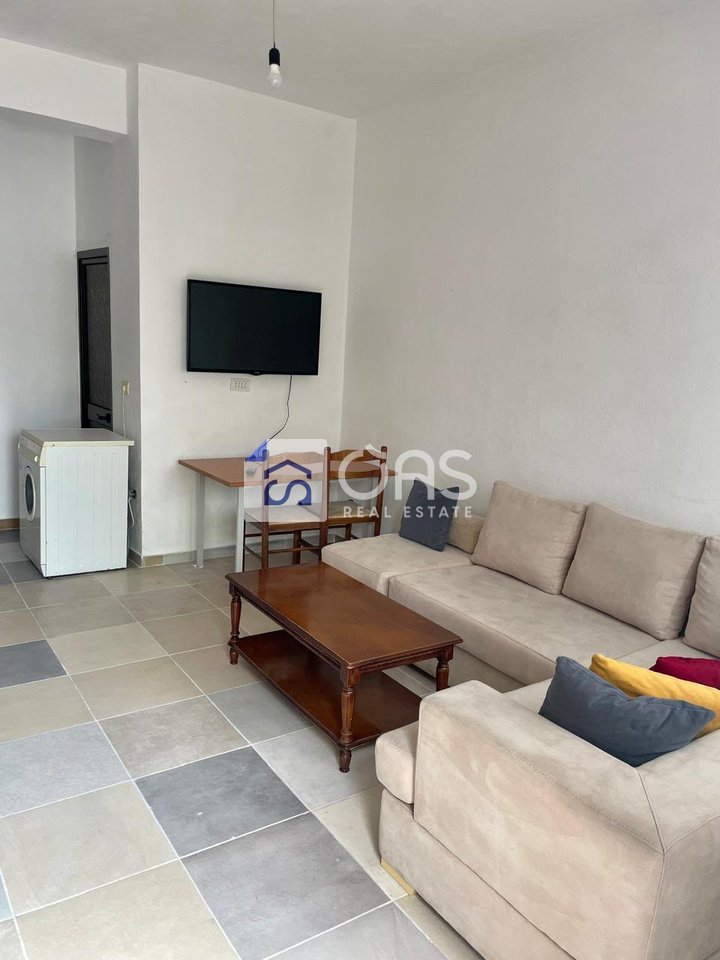 Apartment 2+1 with parking for rent    5 May