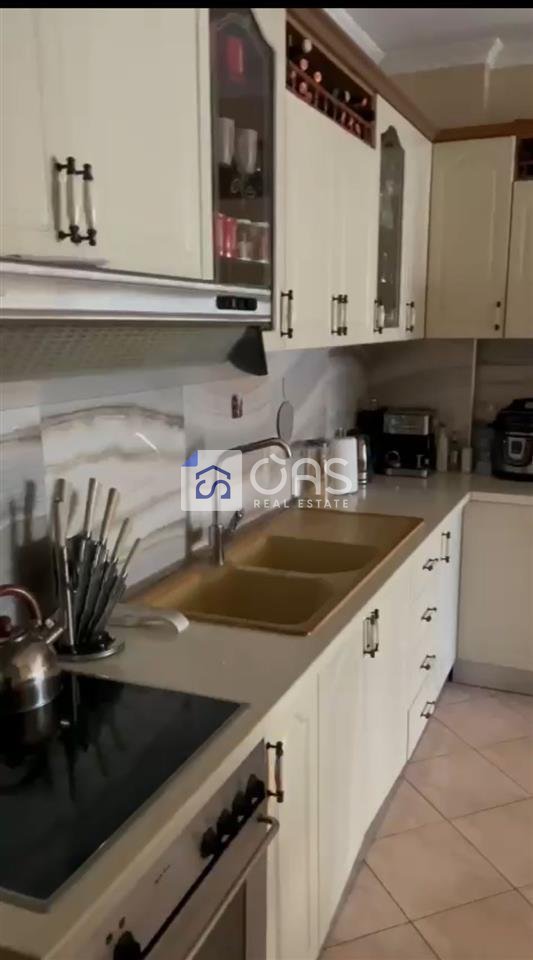 Jepet me qera apartamenti 2+1+2  yzberisht