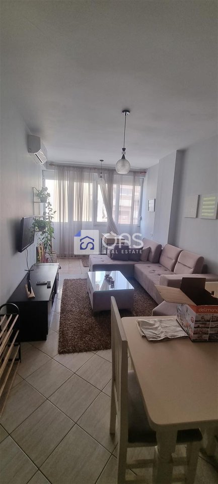 Jepet apartament me qera 1+1 te Rruga 4 Deshmoret