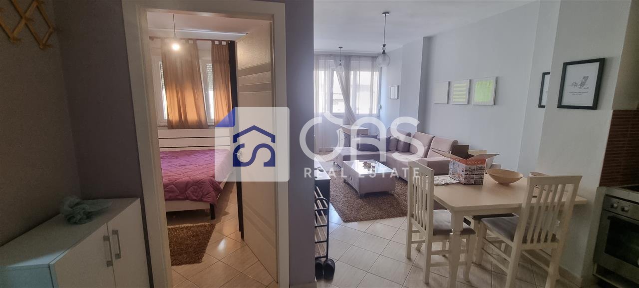 Jepet apartament me qera 1+1 te Rruga 4 Deshmoret
