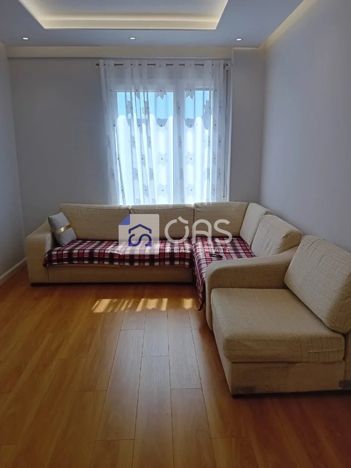 Jepet apartament me qera 2+1 Ne Kamez