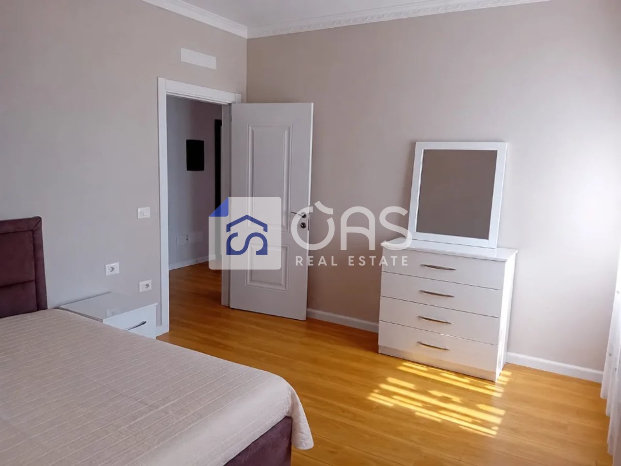 Jepet apartament me qera 2+1 Ne Kamez