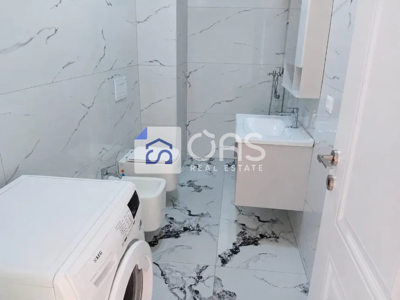 Jepet apartament me qera 2+1 Ne Kamez
