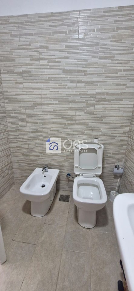 Apartment 1+1 for rent near QSUT (with parking space)