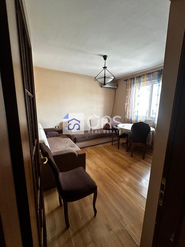 Jepet apartament me qera 2+1 Te Rruga Bardhyl
