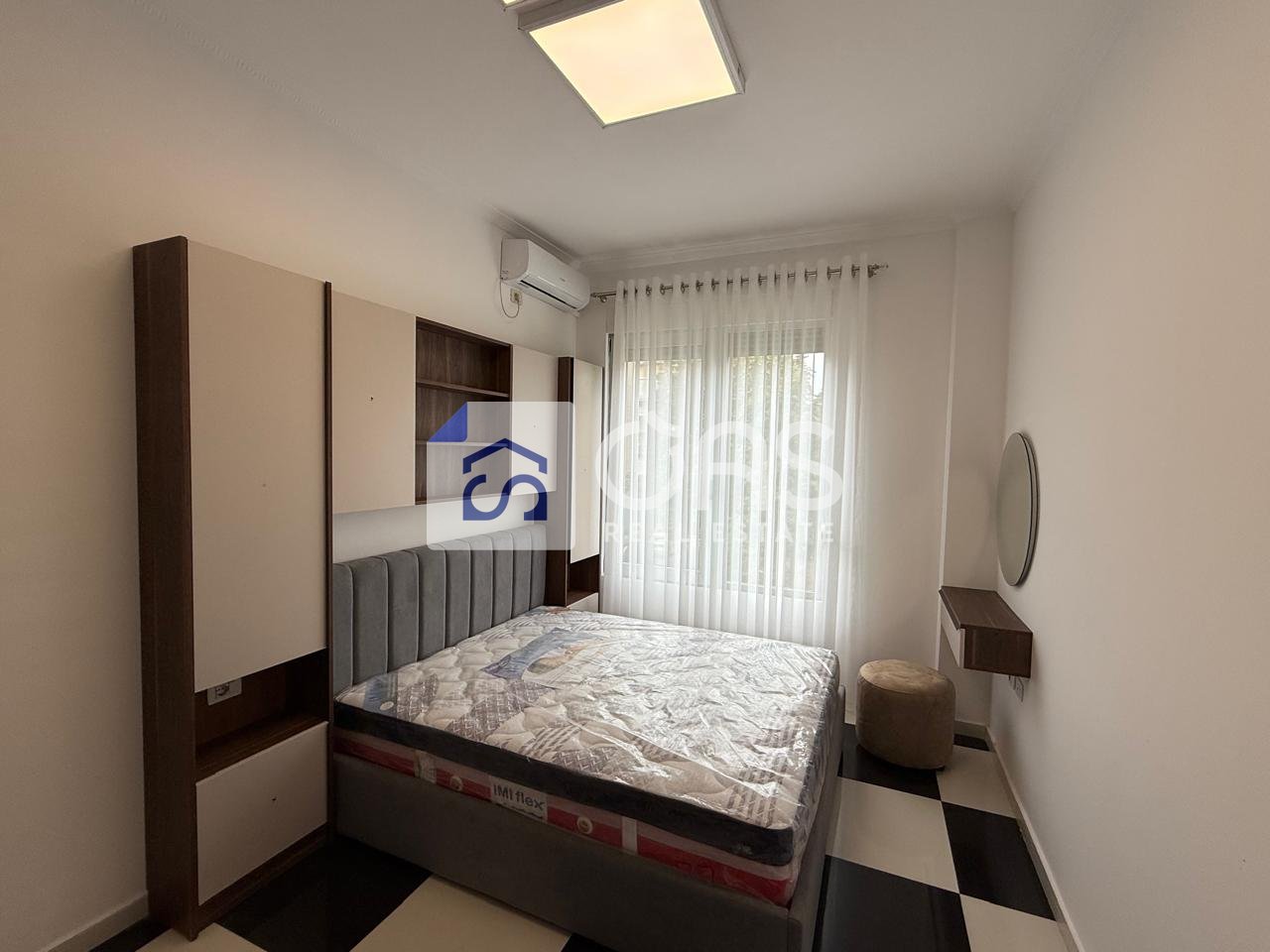 Jepet apartament me qera 1+1 ne Porcelan