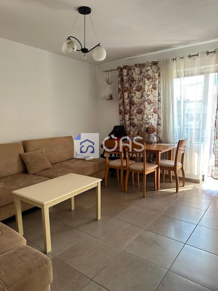 Jepet me qera apartamenti 2+1+2 rruga mine peza