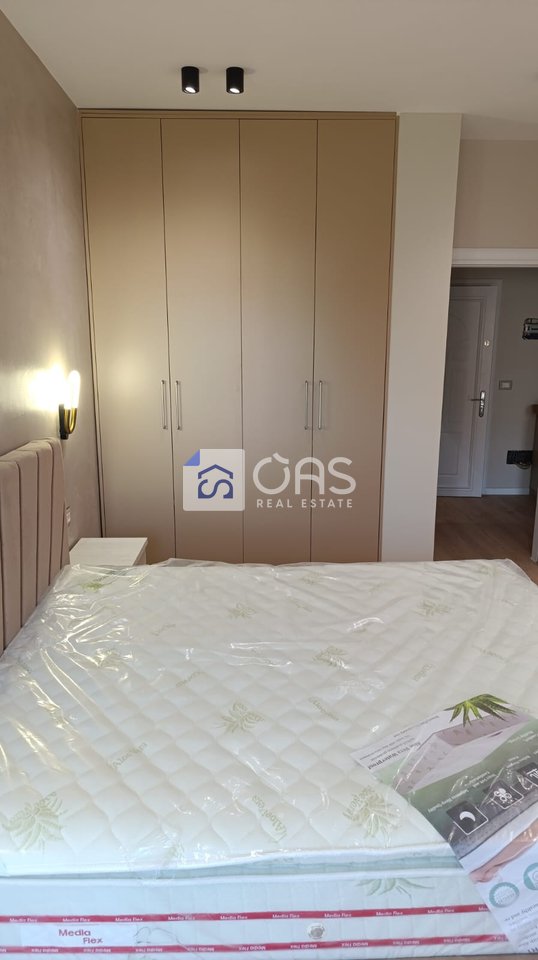 Jepet apartament me qera 1+1 te Rruga e Kavajes
