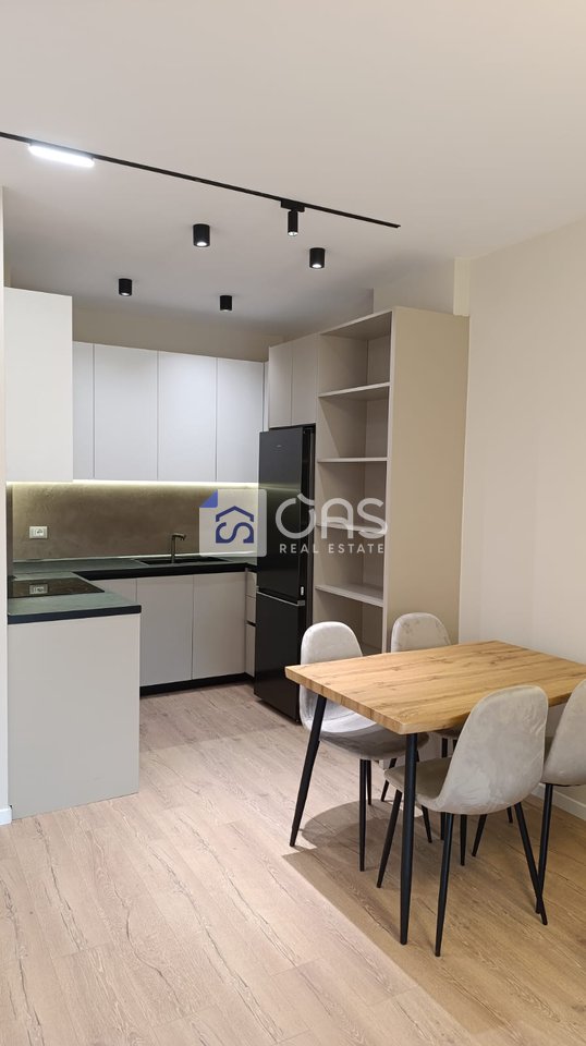 Jepet apartament me qera 1+1 te Rruga e Kavajes