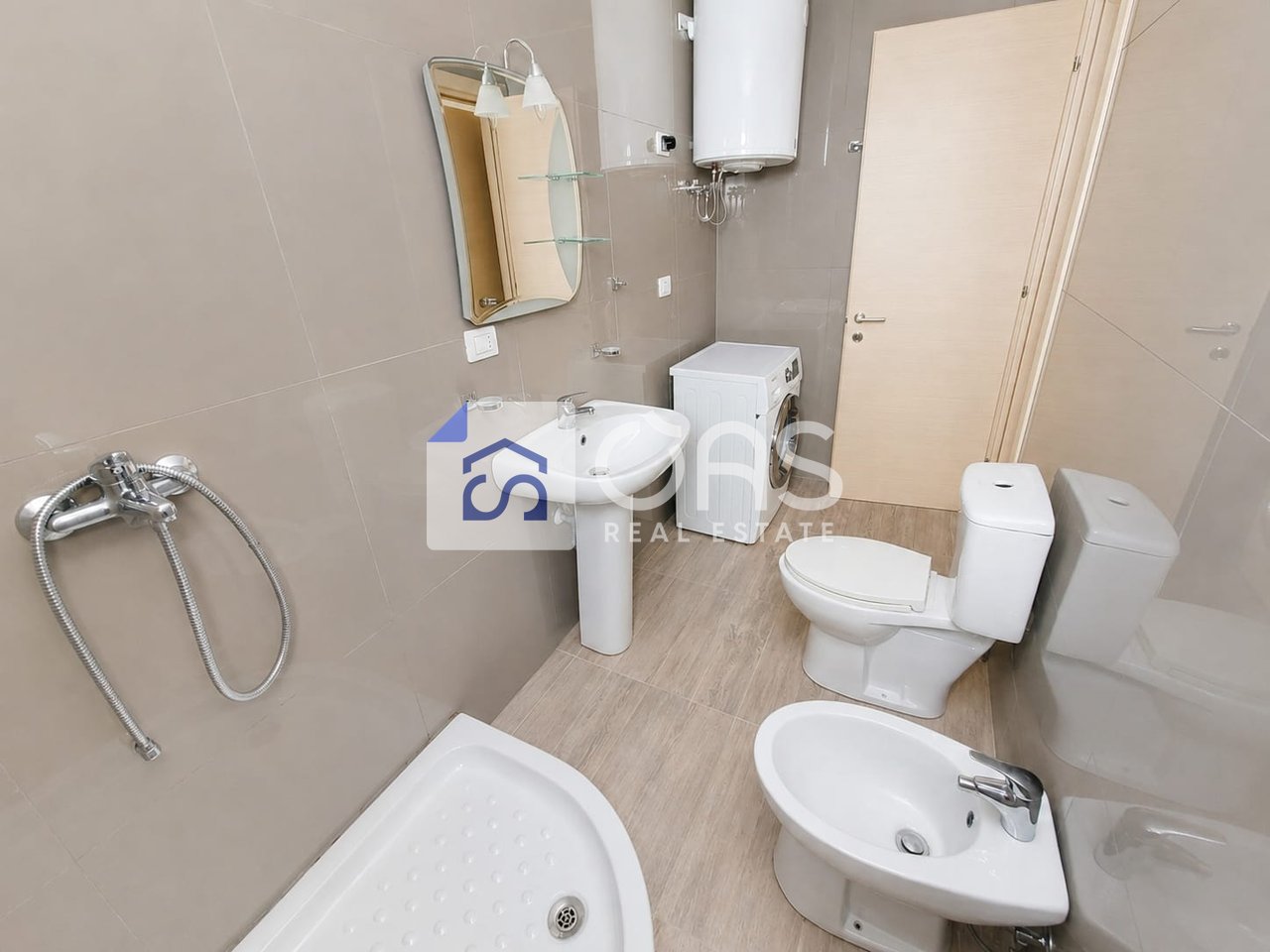 Jepet me qera apartamenti 2+1+2 kopshti zologjik