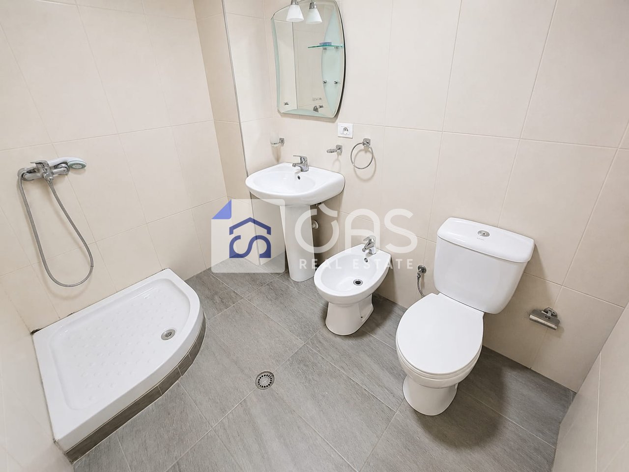 Jepet me qera apartamenti 2+1+2 kopshti zologjik