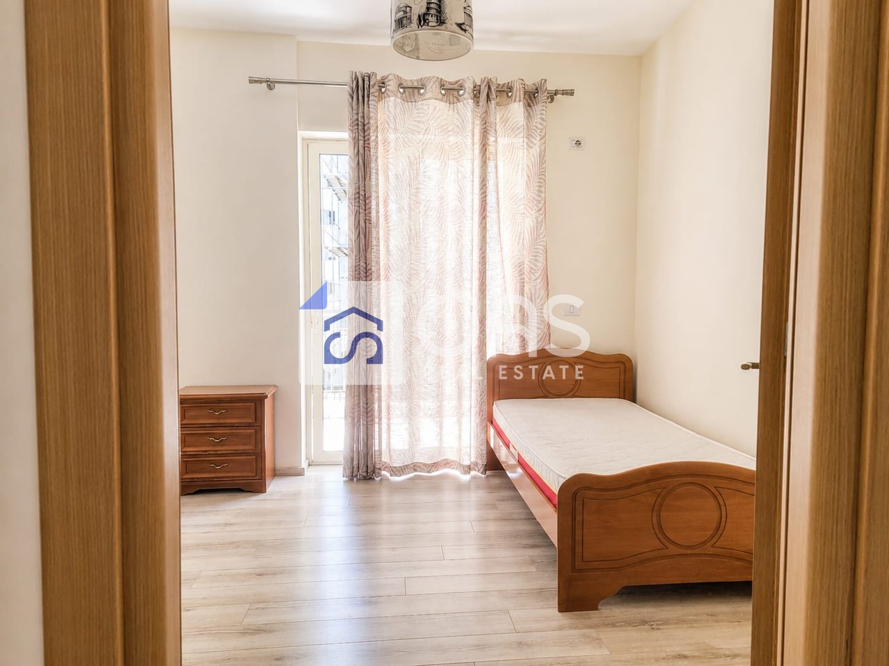 Jepet me qera apartamenti 2+1+2 kopshti zologjik