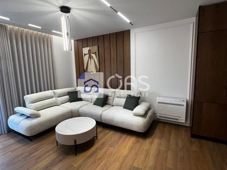 Super apartment 3+1+2+Veranda+Parking for rent at Bulevardi I Ri.