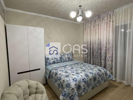 Appartamento 1+1 in affitto a Komuna e Parisit