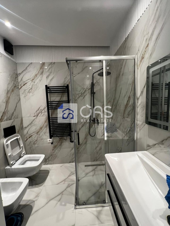 Super apartment 3+1+2+Veranda+Parking for rent at Bulevardi I Ri.